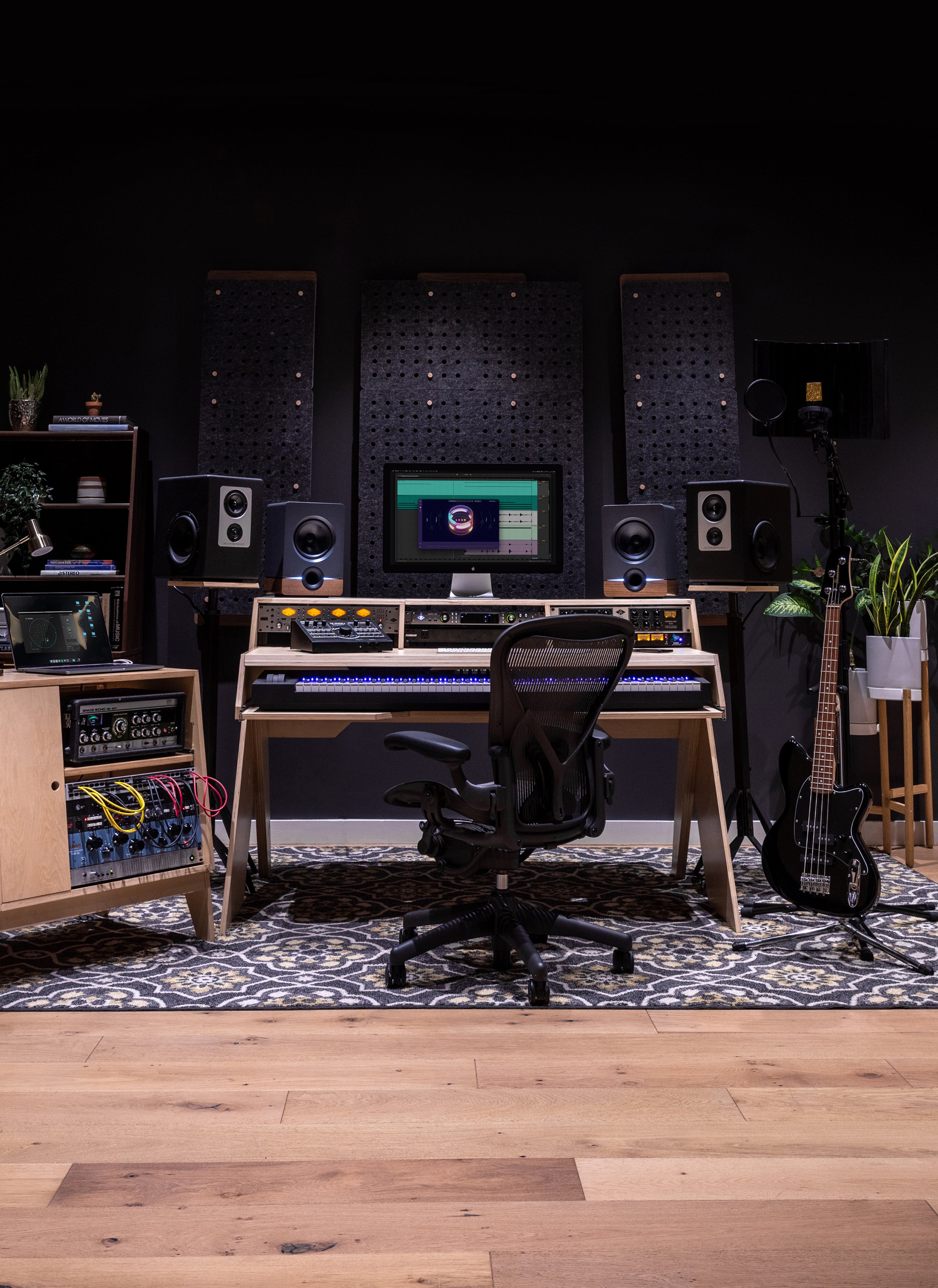 De-Fi Equipment in Music Studio